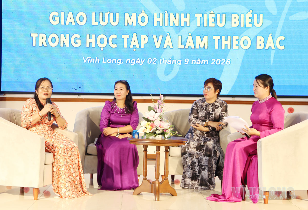 Các mô hình tiêu biểu học tập và làm theo tư tưởng, đạo đức, phong cách Hồ Chí Minh giao lưu tại hội nghị.