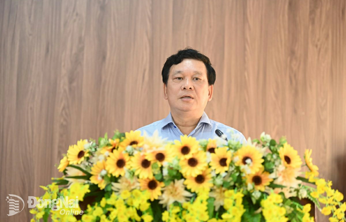 Đại biểu Quốc hội tỉnh Đồng Nai Vũ Ngọc Long thông tin nhanh kết quả chương trình làm việc Kỳ họp thứ 10 và hoạt động của Đoàn đại biểu Quốc hội tỉnh tại kỳ họp. Ảnh: Trần Cảnh