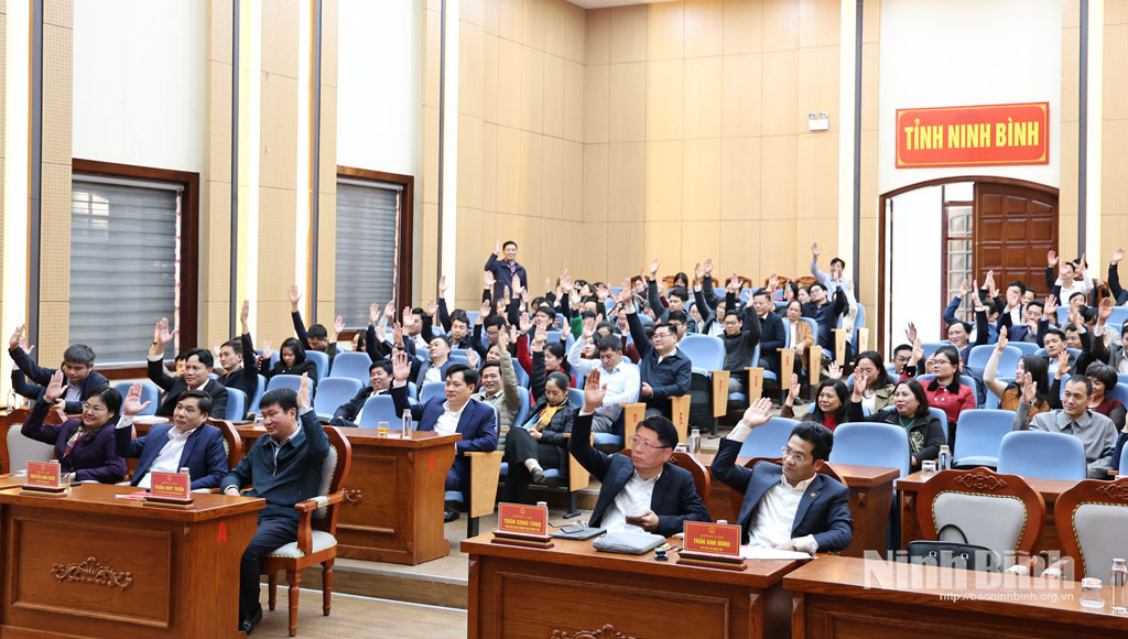 100% cử tri nơi c&ocirc;ng t&aacute;c biểu quyết nhất tr&iacute; đối với danh s&aacute;ch những người được giới thiệu ứng cử đại biểu HĐND tỉnh kh&oacute;a XVI, nhiệm kỳ 2026 - 2031.