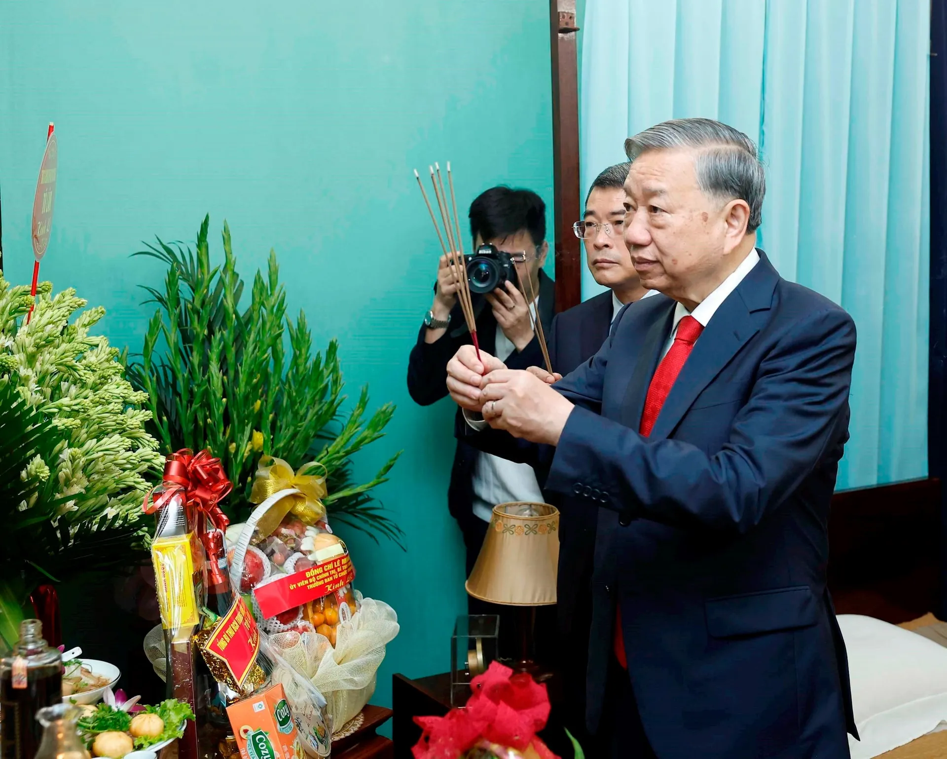 Viết tiếp bản hùng ca thời đại Hồ Chí Minh