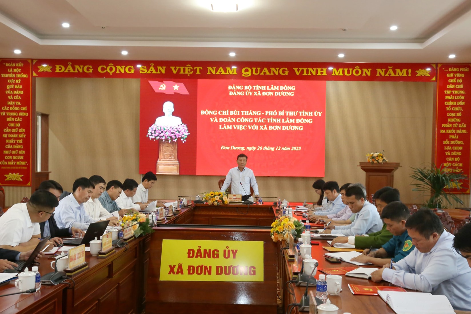 quang-canh-buoi-lam-viec(1).jpg