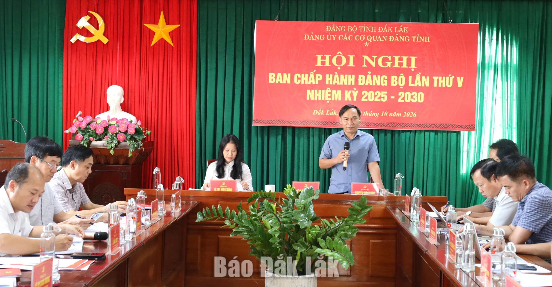 Đồng chí Nguyễn Quốc Hoàn, Ủy viên Ban Thường vụ Tỉnh ủy, Trưởng Ban Nội chính Tỉnh ủy, Phó Bí thư Thường trực Đảng ủy các cơ quan Đảng tỉnh nêu ý kiến tại hội nghị.