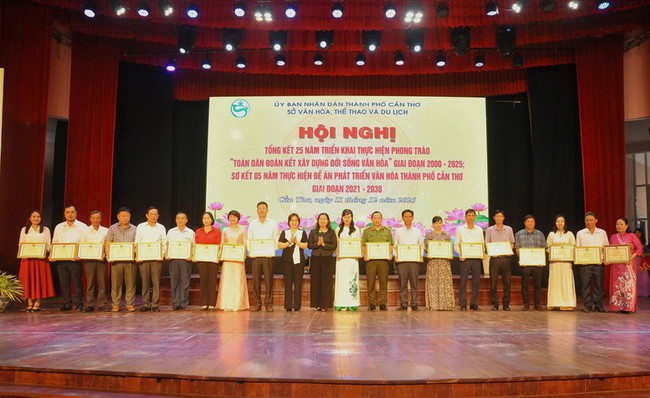 Tiếp tục đổi mới, sáng tạo, kiên trì xây dựng hệ giá trị văn hóa, con người Cần Thơ đáp ứng yêu cầu phát triển bền vững đất nước - Ảnh 1. Tiếp tục đổi mới, sáng tạo, kiên trì xây dựng hệ giá trị văn hóa, con người Cần Thơ đáp ứng yêu cầu phát triển bền vững đất nước - Ảnh 1.