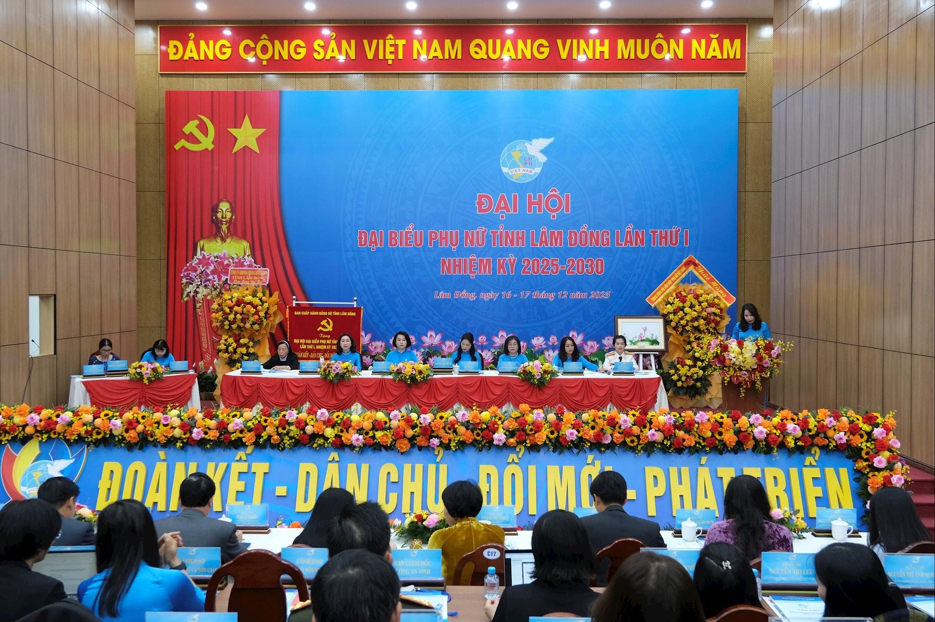 300 đại biểu đại diện cho hơn 540.000 hội viên phụ nữ trên toàn tỉnh về tham dự Đại hội