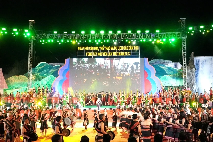 Bài 1: Gắn bó cội nguồn - đoàn kết giữ nước