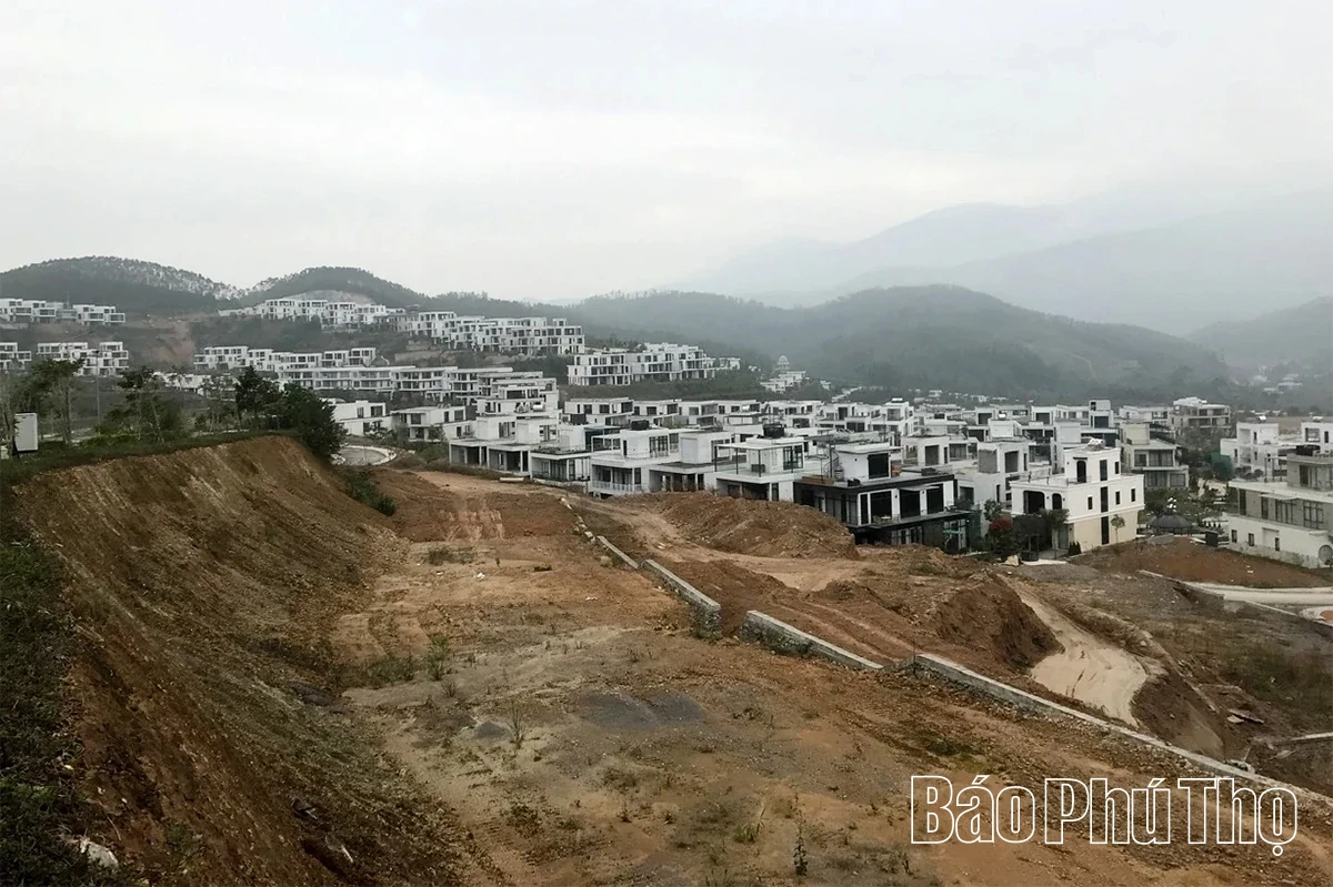 Phó Chủ tịch UBND tỉnh Vũ Việt Văn kiểm tra tiến độ các dự án tại xã Lương Sơn và Liên Sơn