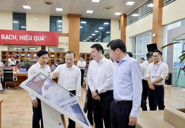 Tạo đột phá trong cải cách TTHC, nâng tầm chất lượng phục vụ người dân và doanh nghiệp- Ảnh 3. Tạo đột phá trong cải cách TTHC, nâng tầm chất lượng phục vụ người dân và doanh nghiệp- Ảnh 3.