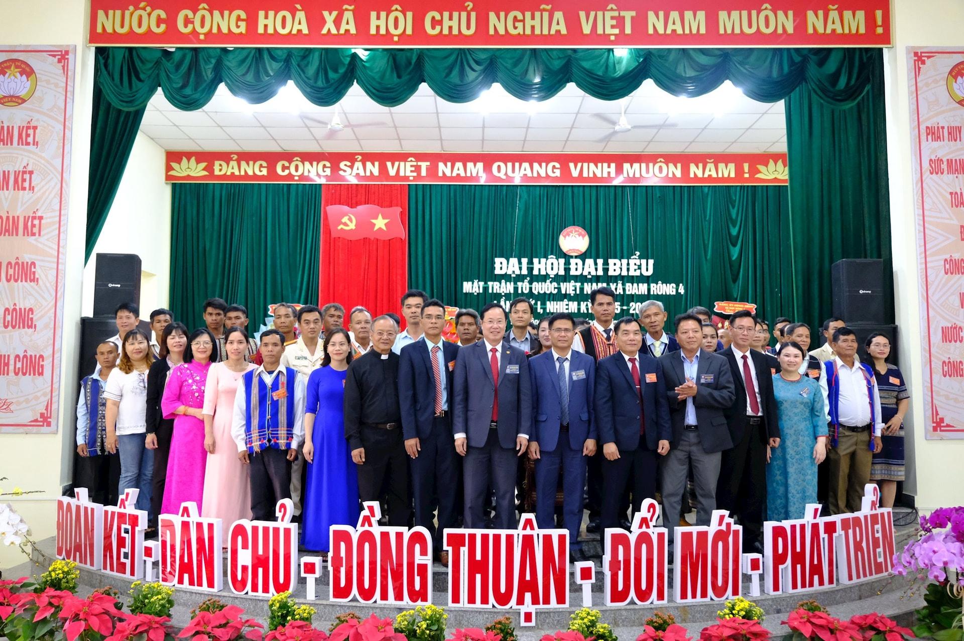 Ra mắt Ủy viên Ủy ban MTTQ Việt Nam xã khóa I