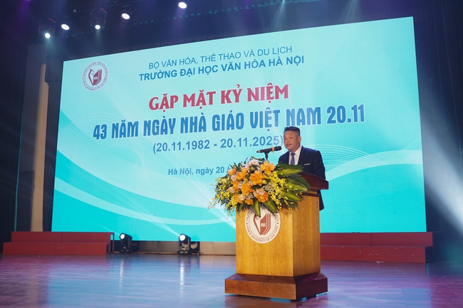 Trường Đại học Văn hóa Hà Nội tổ chức gặp mặt kỷ niệm 43 năm Ngày Nhà giáo Việt Nam - Ảnh 2. Trường Đại học Văn hóa Hà Nội tổ chức gặp mặt kỷ niệm 43 năm Ngày Nhà giáo Việt Nam - Ảnh 2.