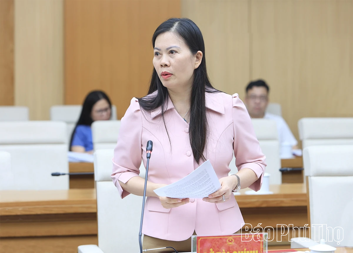 Chủ tịch UBND tỉnh Trần Duy Đông nghe báo cáo tình hình phát triển kinh tế - xã hội và tháo gỡ khó khăn giải phóng mặt bằng các dự án