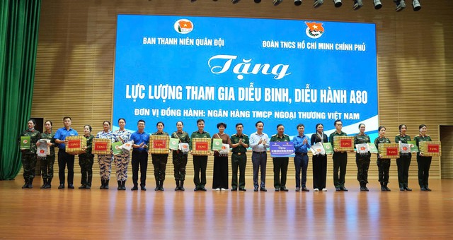 Đoàn Thanh niên Chính phủ thăm, động viên lực lượng diễu binh, diễu hành dịp kỷ niệm 80 năm Ngày Quốc khánh- Ảnh 2. Đoàn Thanh niên Chính phủ thăm, động viên lực lượng diễu binh, diễu hành dịp kỷ niệm 80 năm Ngày Quốc khánh- Ảnh 2.