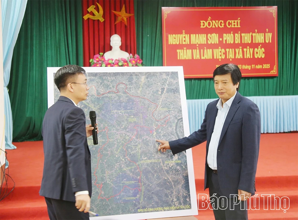 Phó Bí thư Tỉnh ủy Nguyễn Mạnh Sơn dự sinh hoạt Chi bộ khu 1, xã Tây Cốc