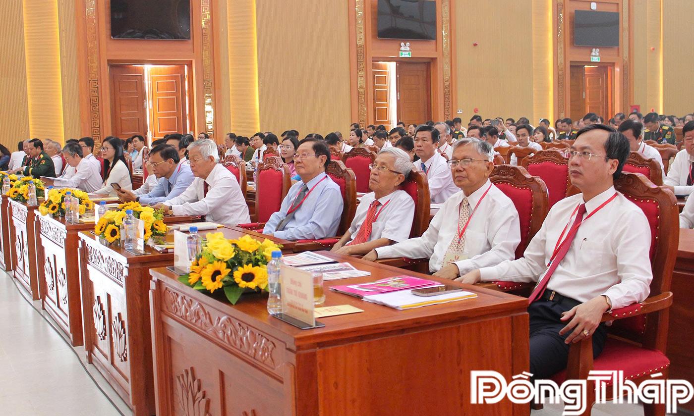 Lãnh đạo tỉnh cùng các Đại biểu tham dự Đại hội