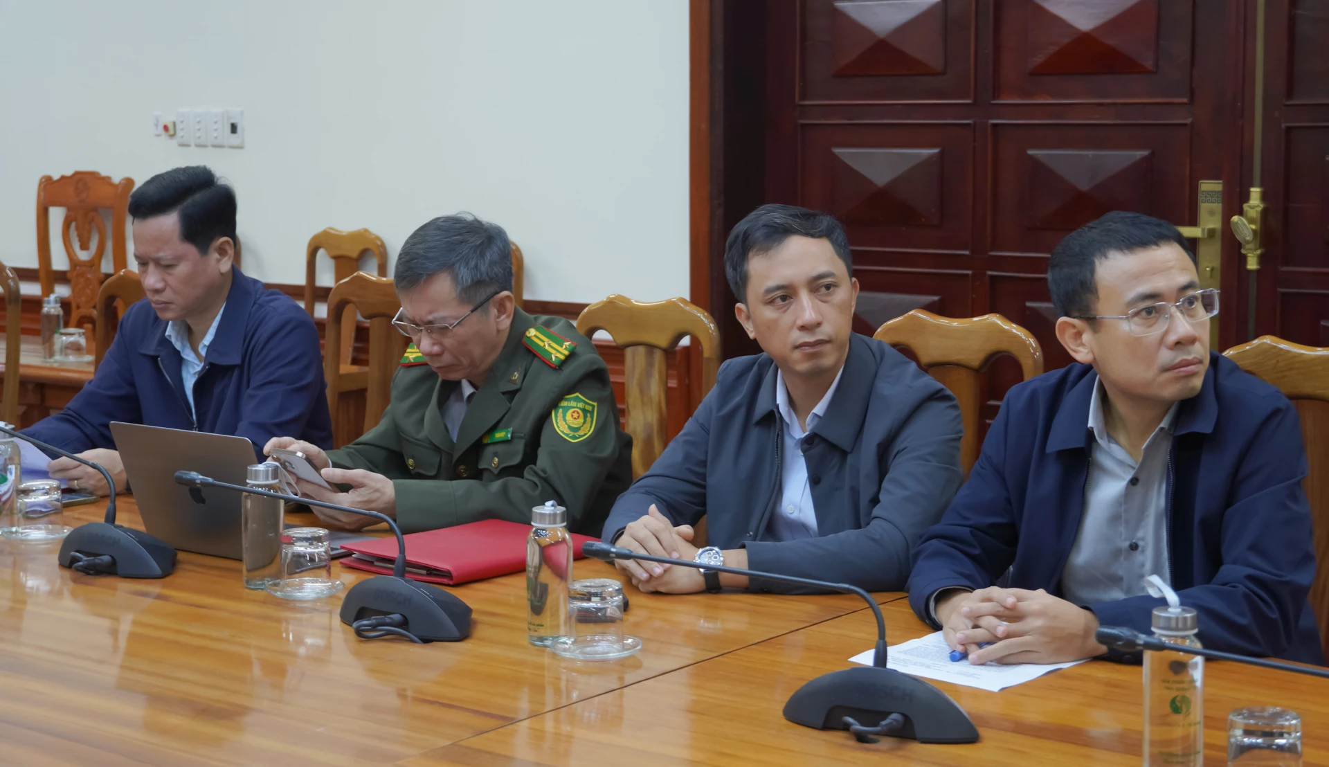 Các đại biểu tham dự cuộc họp - Ảnh: N.H