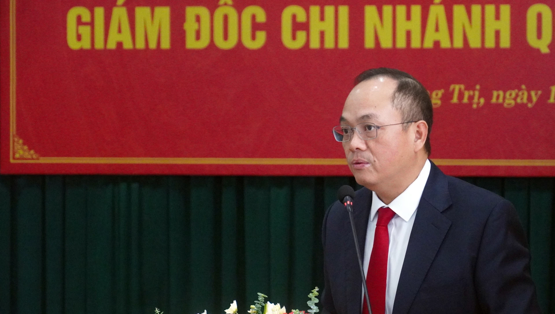 Đồng chí Lê Văn Hoan, Bí thư Đảng ủy, Chủ tịch Hội đồng quản trị NHPT Việt Nam phát biểu giao nhiệm vụ - Ảnh: N.M