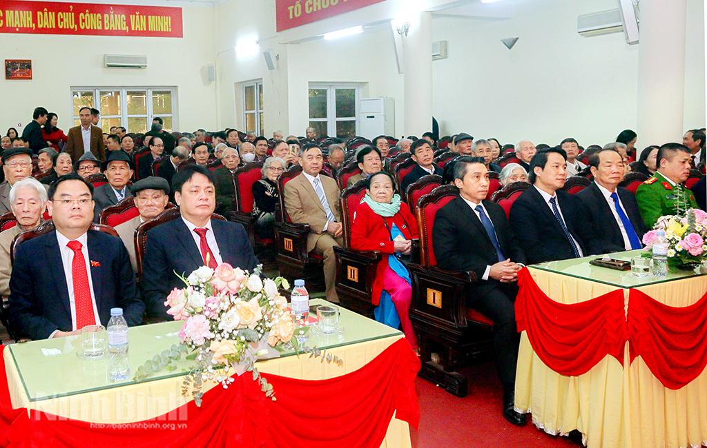 C&aacute;c đại biểu dự buổi lễ.