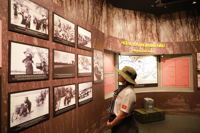 Khai mạc triển l&atilde;m trưng b&agrave;y chuy&ecirc;n đề &ldquo;Thời thanh xu&acirc;n tr&ecirc;n tuyến đường 1C huyền thoại&rdquo; - Ảnh 17.