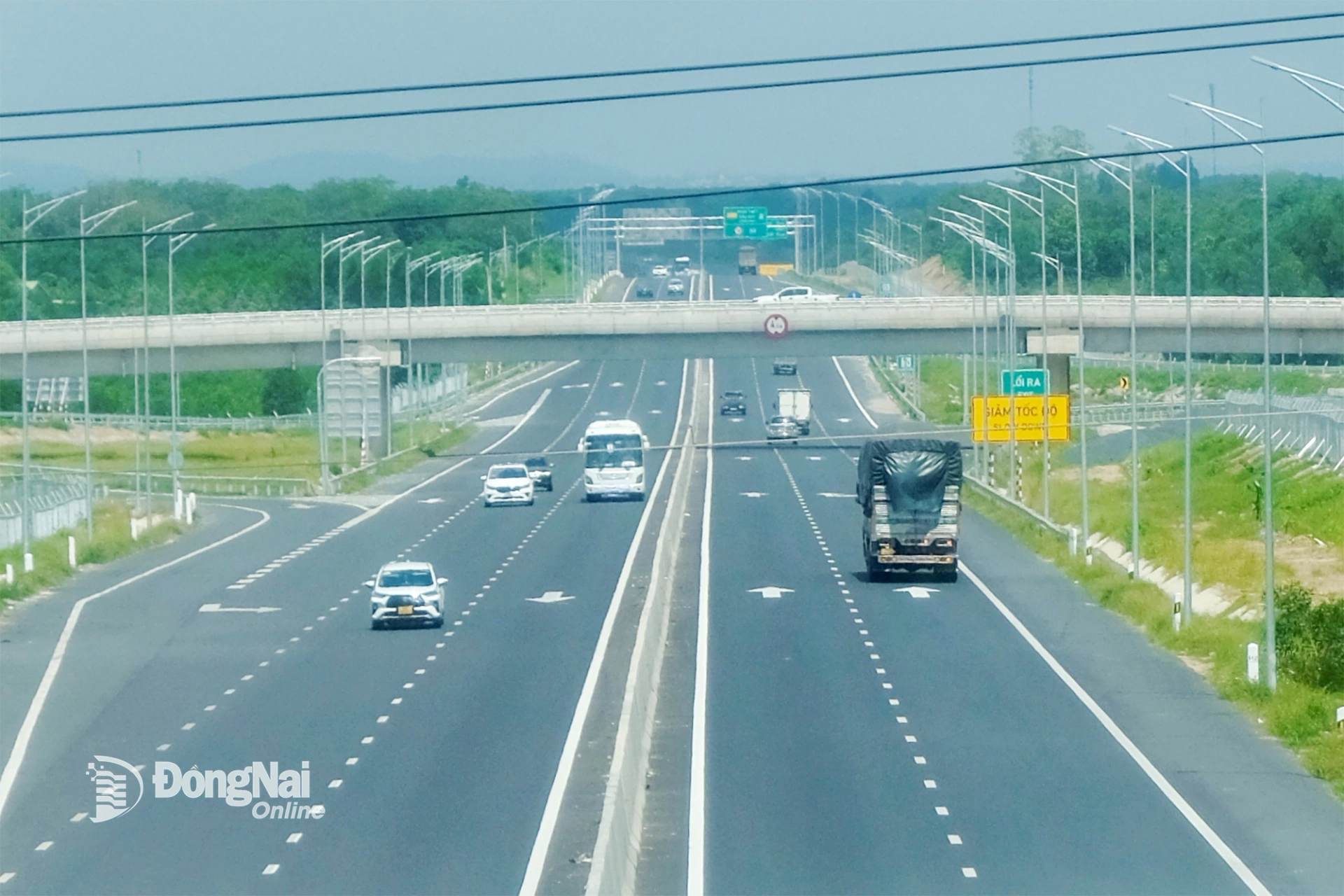 Đường cao tốc Phan Thiết - Dầu Giây giao với quốc lộ 1 đoạn qua xã Xuân Hòa (tỉnh Đồng Nai). Ảnh: Minh Thành