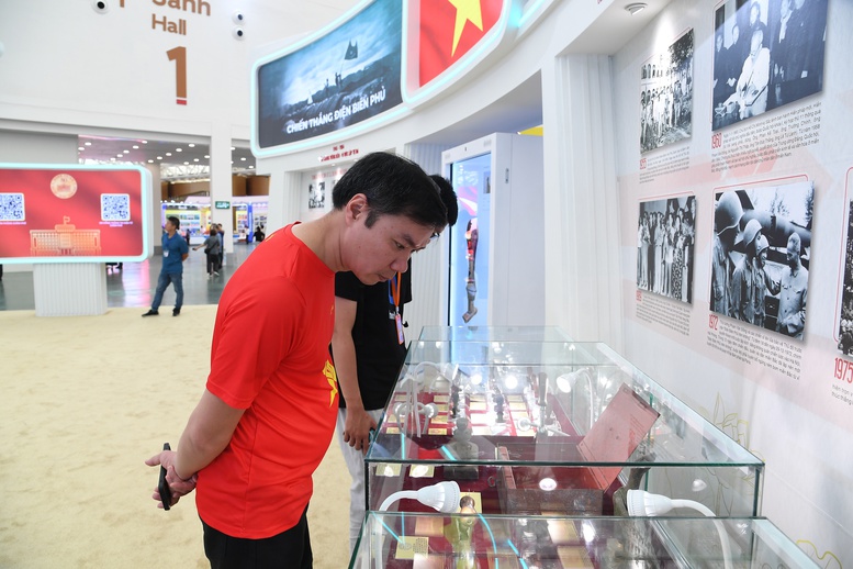 Trưng bày Triển lãm ‘Văn phòng Chính phủ - 80 năm đồng hành cùng dân tộc’- Ảnh 13.