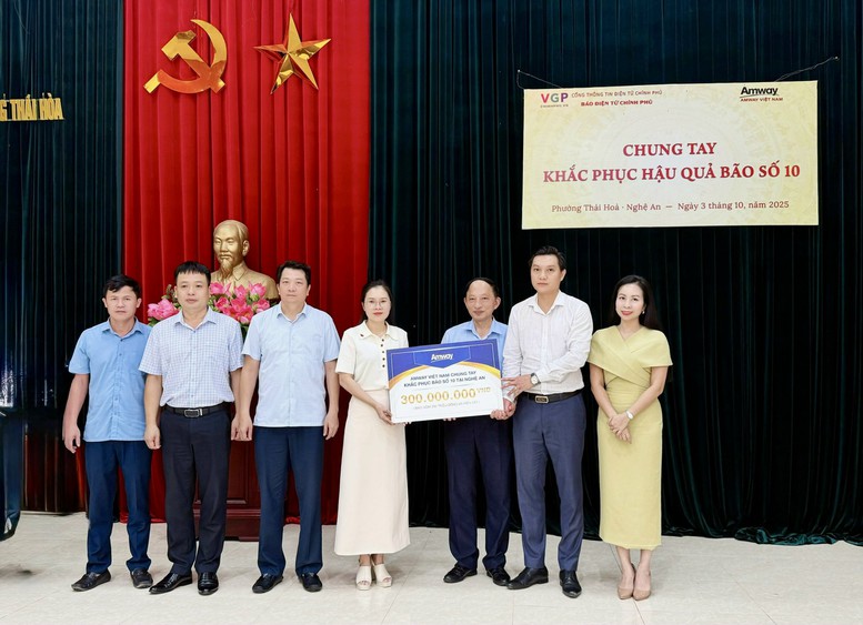 Báo điện tử Chính phủ và Amway Việt Nam chung tay khắc phục hậu quả bão số 10 tại Thanh Hóa và Nghệ An- Ảnh 2. Báo điện tử Chính phủ và Amway Việt Nam chung tay khắc phục hậu quả bão số 10 tại Thanh Hóa và Nghệ An- Ảnh 2.