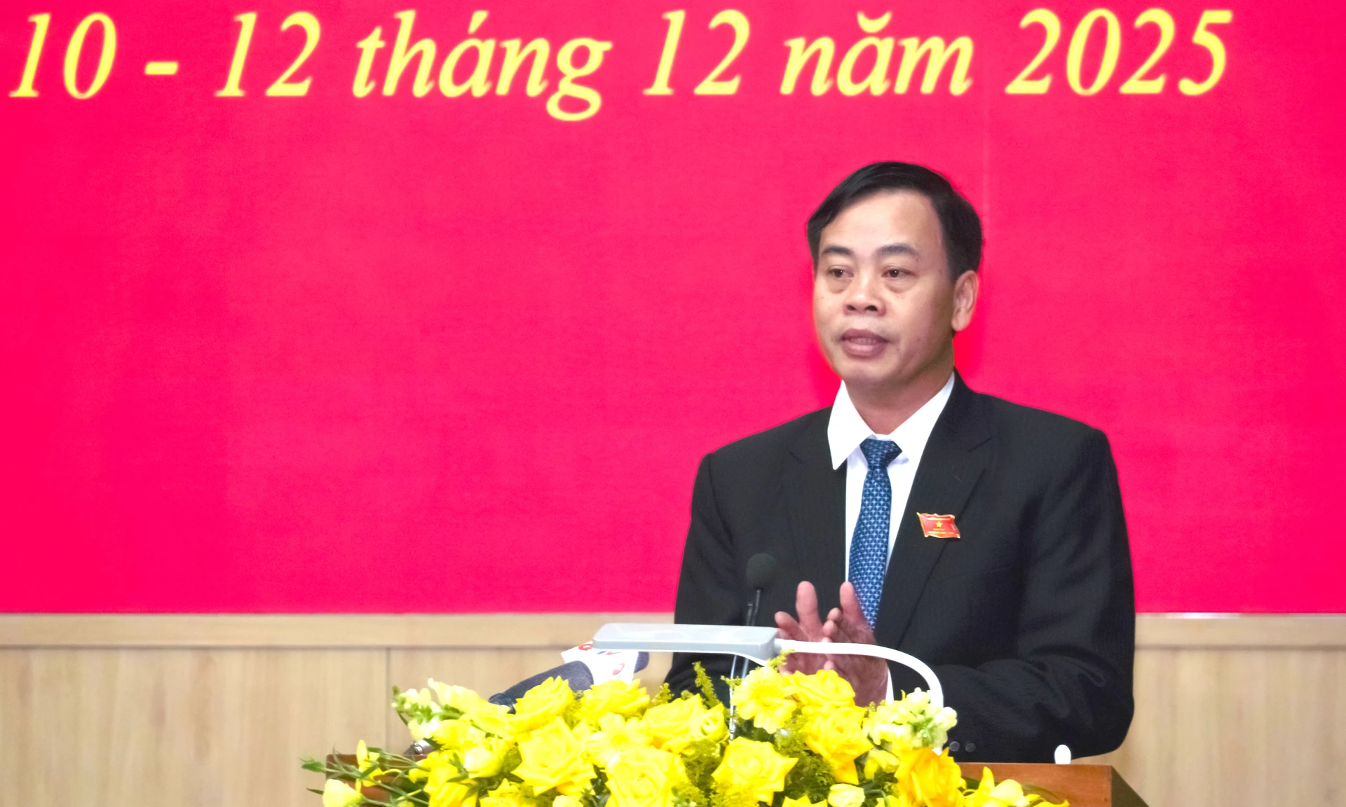 Đồng chí Nguyễn Đăng Quang, Phó Bí thư Tỉnh ủy, Chủ tịch HĐND tỉnh phát biểu khai mạc kỳ họp - Ảnh: N.H