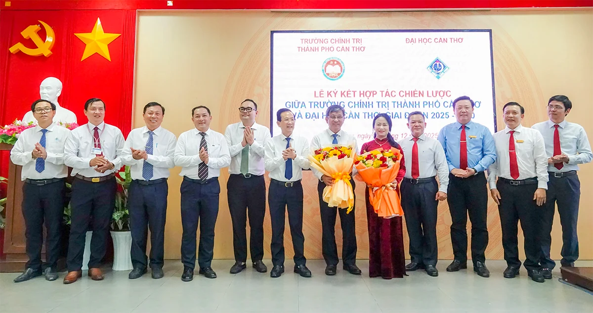 Trường Chính trị TP Cần Thơ và Đại học Cần Thơ ký kết hợp tác chiến lược