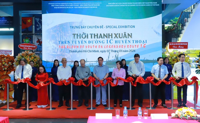Khai mạc triển l&atilde;m trưng b&agrave;y chuy&ecirc;n đề &ldquo;Thời thanh xu&acirc;n tr&ecirc;n tuyến đường 1C huyền thoại&rdquo; - Ảnh 1.