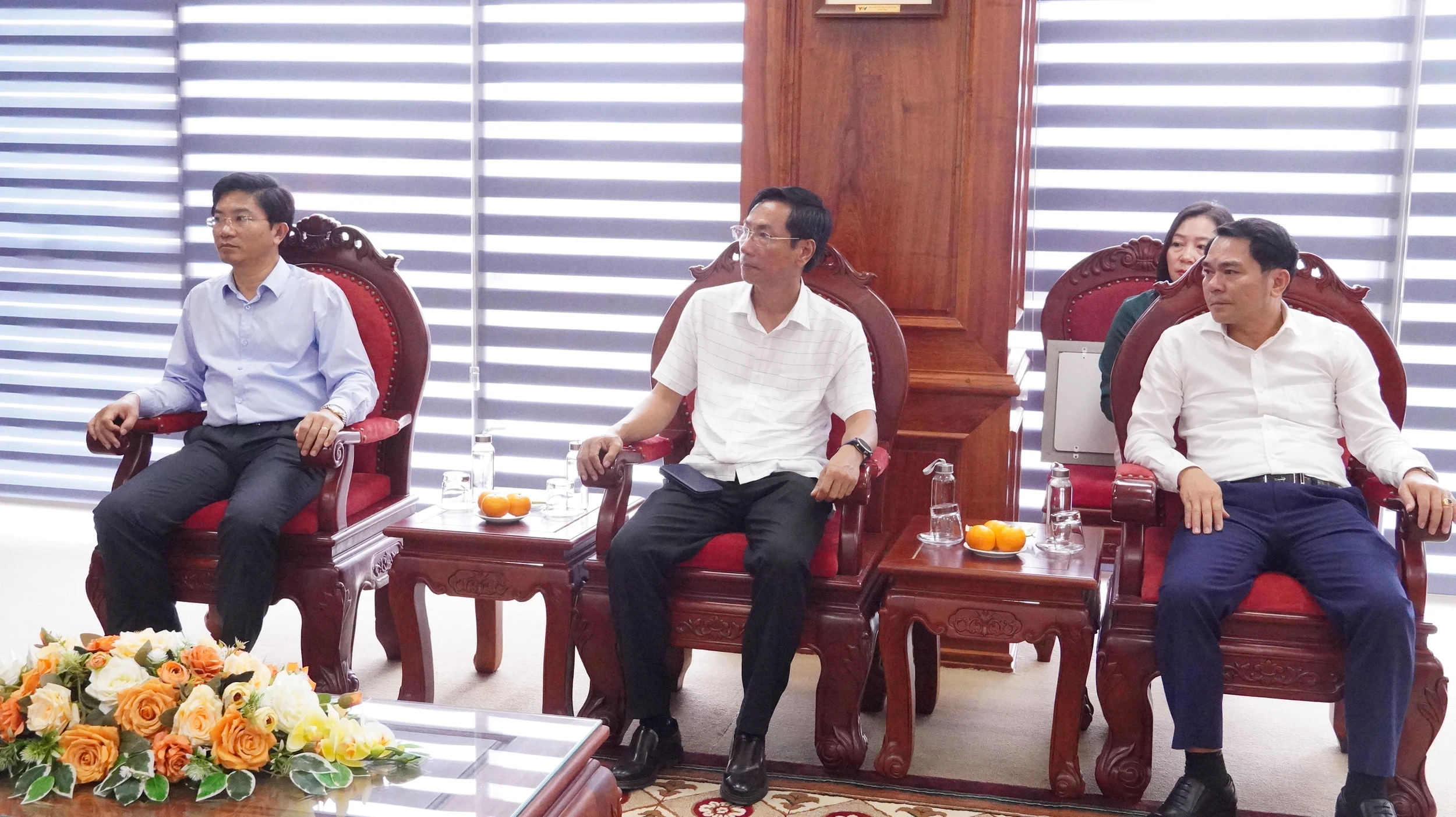 Bí thư Tỉnh ủy Lê Ngọc Quang tiếp đại diện gia đình Nhạc sĩ Hoàng Vân