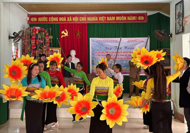 Thanh H&oacute;a: Khai mạc lớp tập huấn bảo tồn, phục dựng v&agrave; ph&aacute;t huy gi&aacute; trị d&acirc;n ca, d&acirc;n vũ d&acirc;n tộc Mường - Ảnh 1.