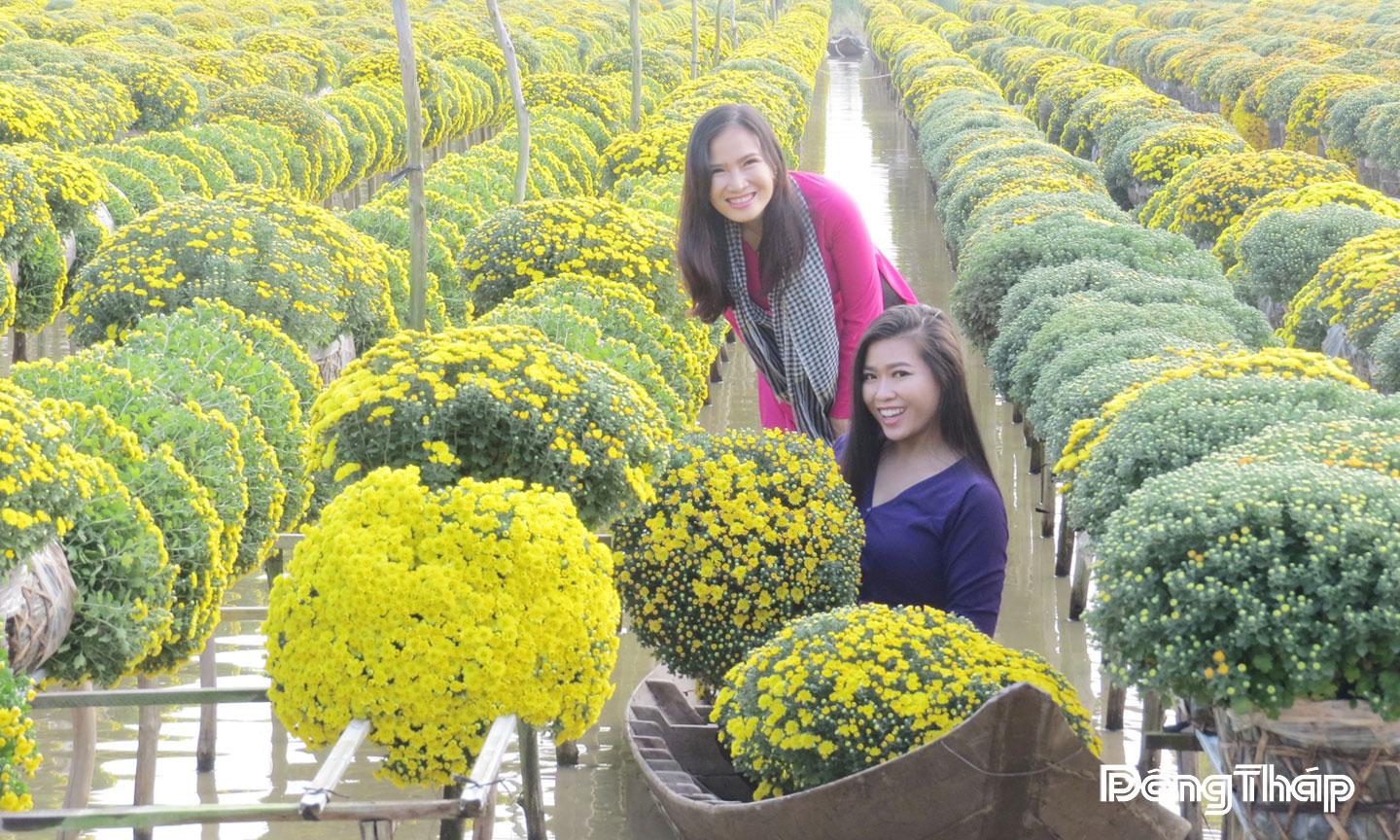 Làng hoa Sa Đéc - điểm đến hấp dẫn, thu hút nhiều du khách.