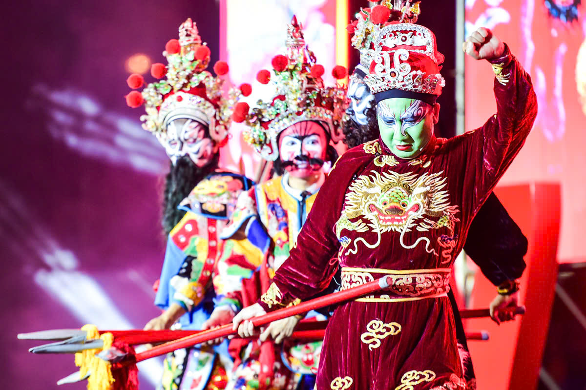 H&aacute;t bội trở lại đời sống đ&ocirc; thị bằng nhịp tiếp cận người trẻ - Ảnh 2.