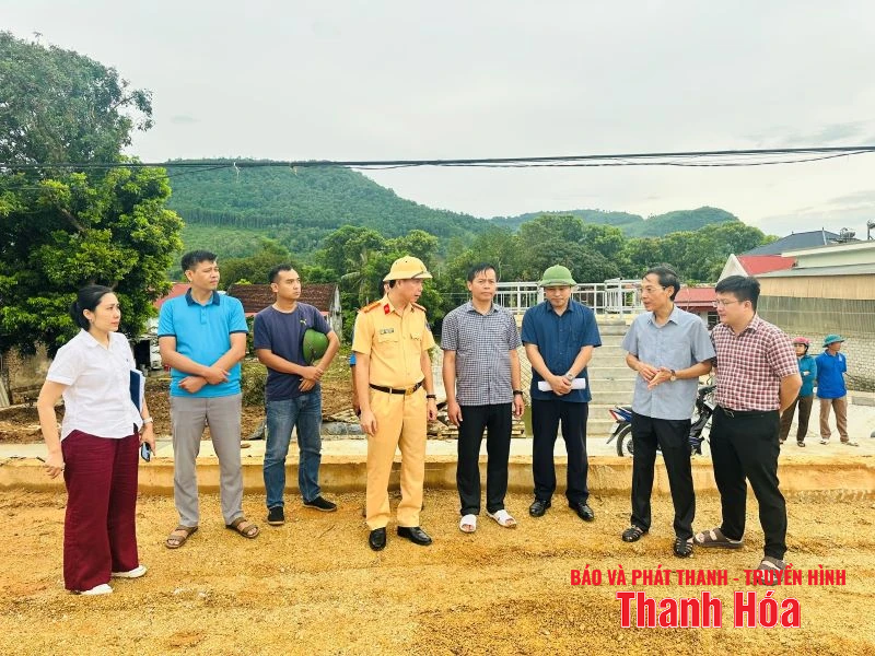 Phó Chủ tịch UBND tỉnh Đầu Thanh Tùng kiểm tra công tác ứng phó với bão số 5