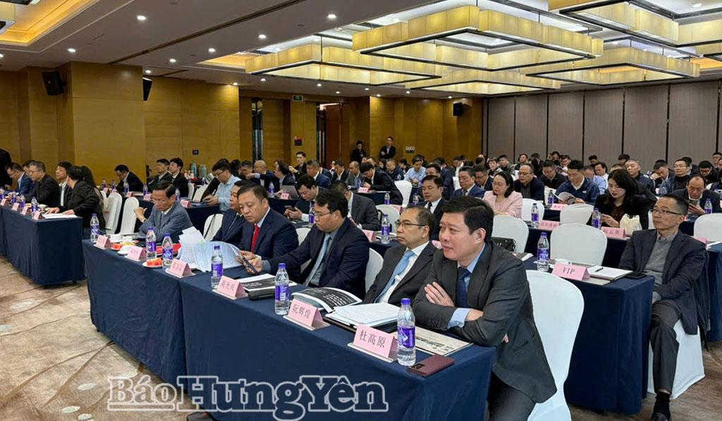 Các đại biểu dự hội nghị.