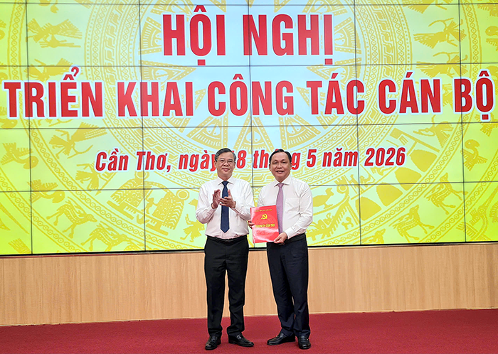 Công bố quyết định phê chuẩn kết quả bầu chức vụ Phó Chủ tịch UBND TP Cần Thơ