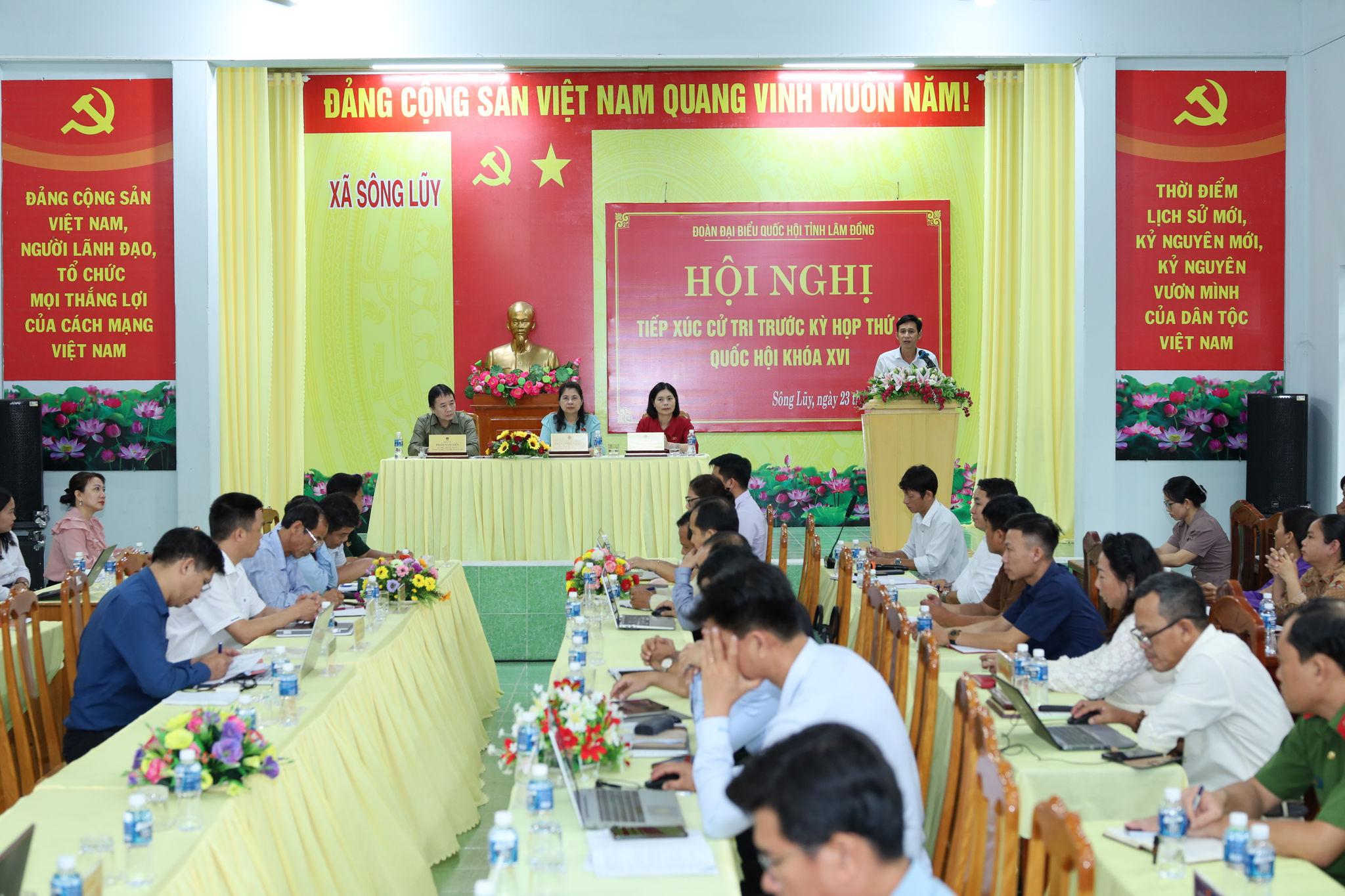 Quang cảnh buổi tiếp xúc