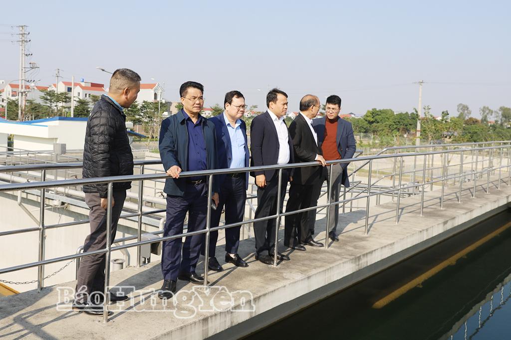 Đồng ch&iacute; Ph&oacute; Chủ tịch UBND tỉnh L&ecirc; Quang H&ograve;a khảo s&aacute;t khu xử l&yacute; nước thải tập trung KCN số 5.