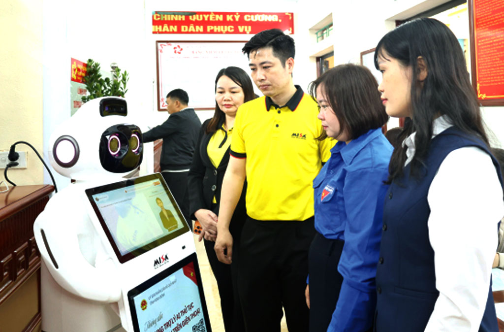 Đưa Robot AI vào phục vụ tại Trung tâm Phục vụ hành chính công xã Quỹ Nhất.