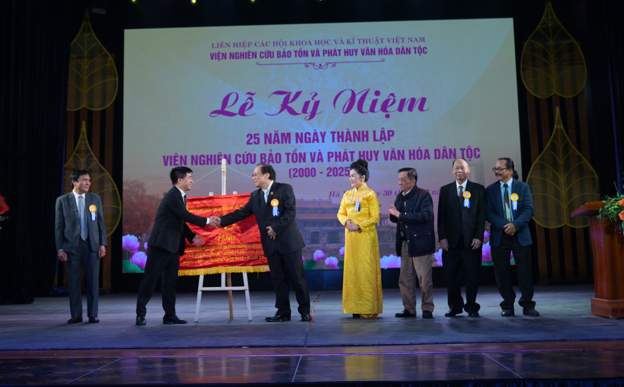 25 năm vì sự nghiệp bảo tồn và phát huy văn hóa dân tộc - Ảnh 1. 25 năm vì sự nghiệp bảo tồn và phát huy văn hóa dân tộc - Ảnh 1.