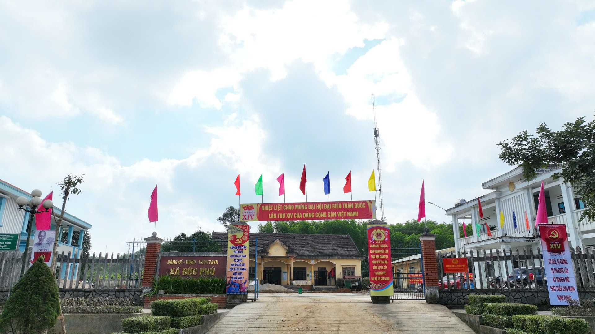 X&atilde; Đức Ph&uacute; trang ho&agrave;ng ch&agrave;o mừng Đại hội Đảng to&agrave;n quốc lần thứ XIV. Ảnh: HO&Agrave;NG ĐẠ