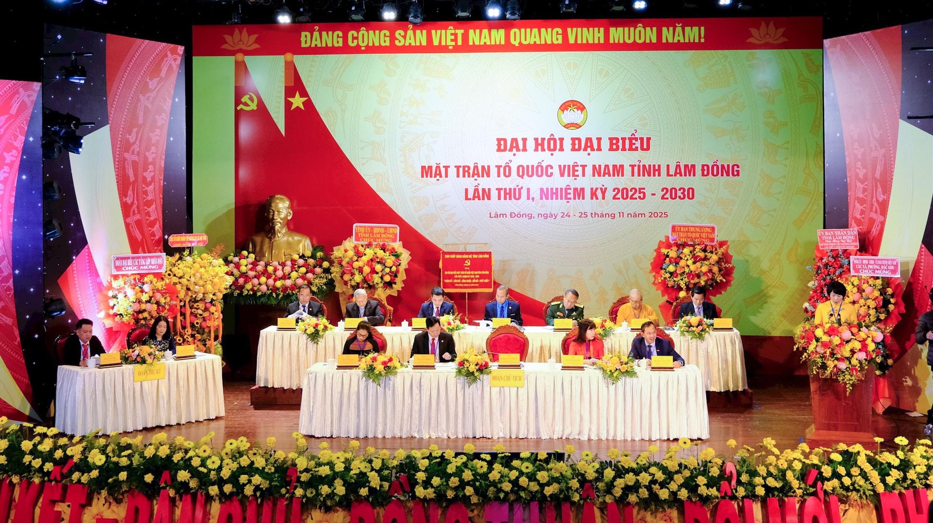 Đoàn Chủ tịch điều hành Đại hội