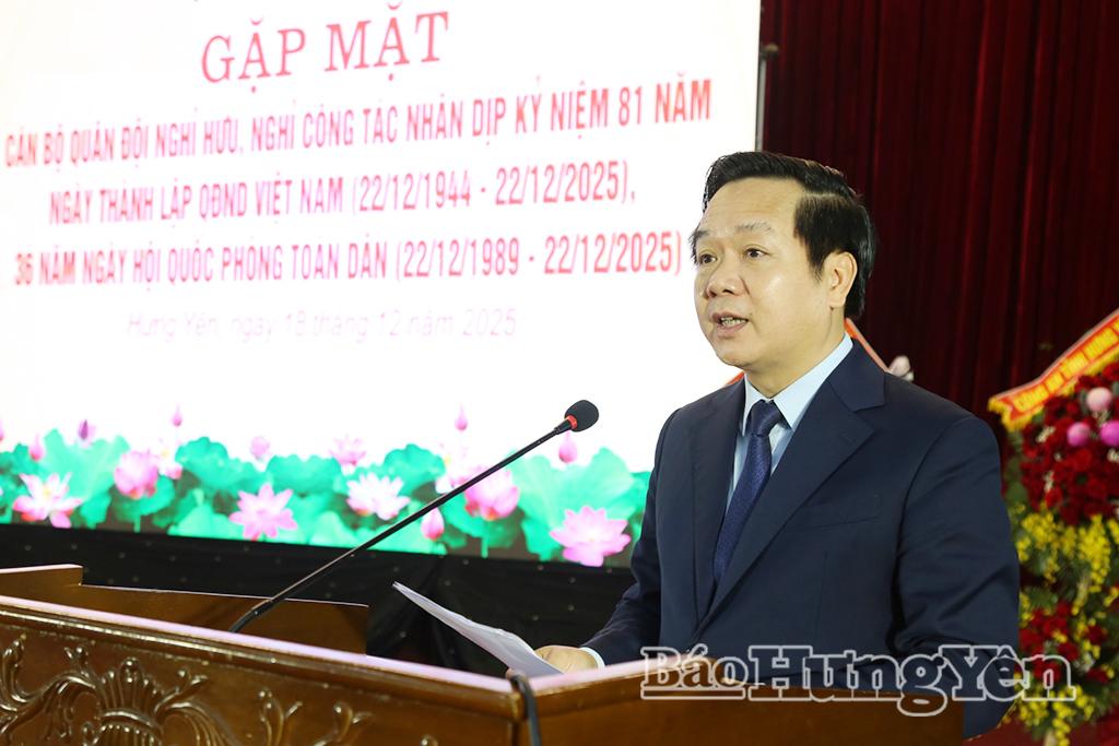 Đồng chí Phạm Quang Ngọc, Phó Bí thư Tỉnh ủy, Chủ tịch UBND tỉnh phát biểu tại buổi gặp mặt.