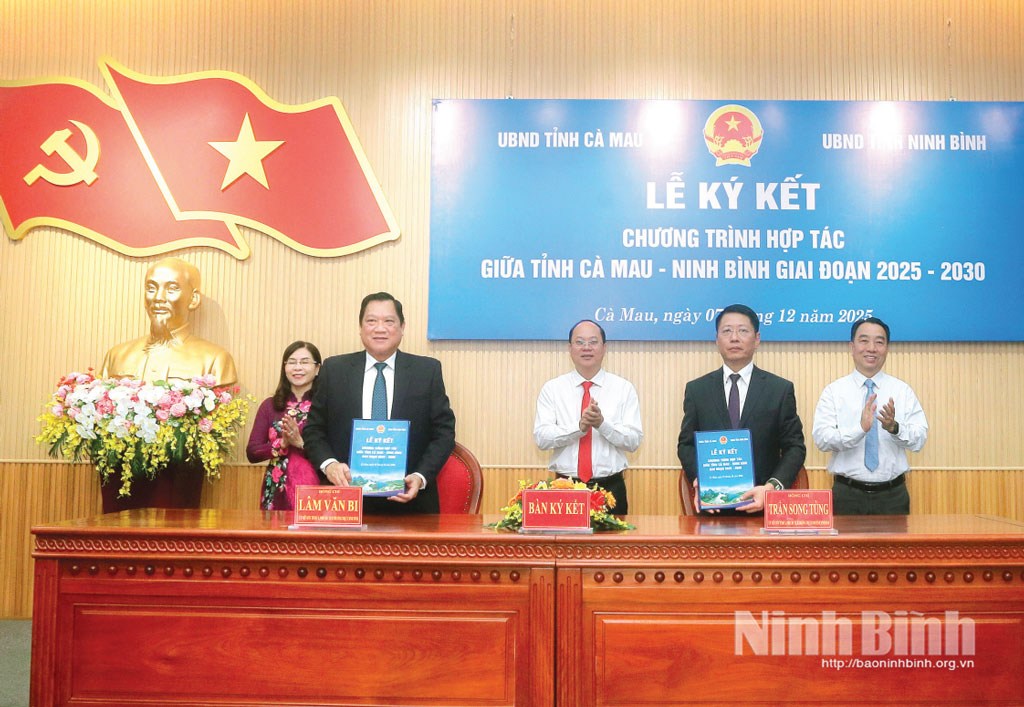 L&atilde;nh đạo tỉnh C&agrave; Mau chứng kiến lễ k&yacute; kết Chương tr&igrave;nh hợp t&aacute;c giai đoạn 2025-2030 giữa tỉnh C&agrave; Mau v&agrave; tỉnh Ninh B&igrave;nh.