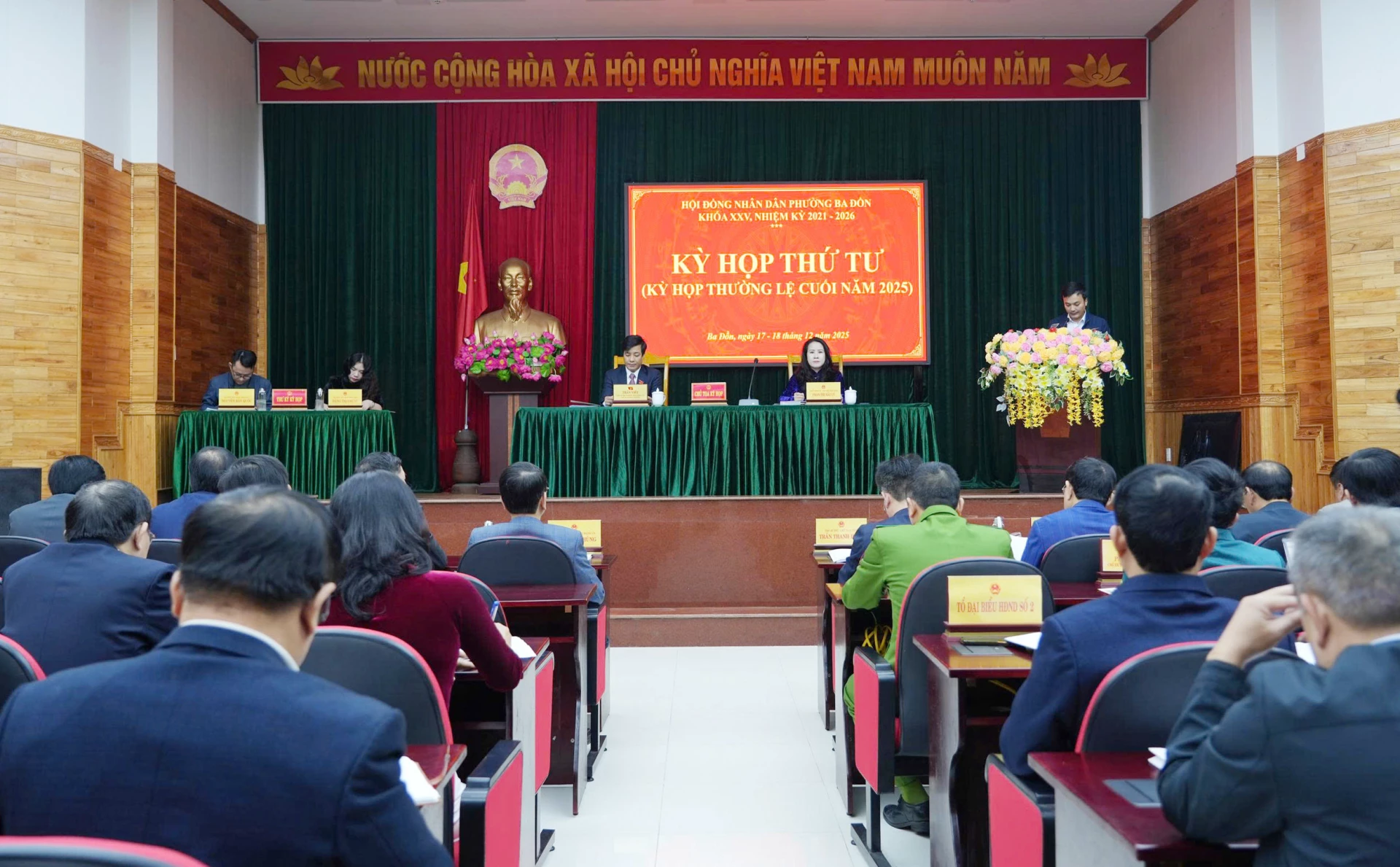 Quang cảnh kỳ họp.