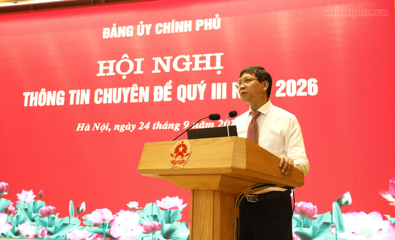 PGS. TS Lý Việt Quang chia sẻ chuyên đề về những điểm mới của Chỉ thị số 07-CT/TW - Ảnh: chinhphu.vn/Diệu Anh    