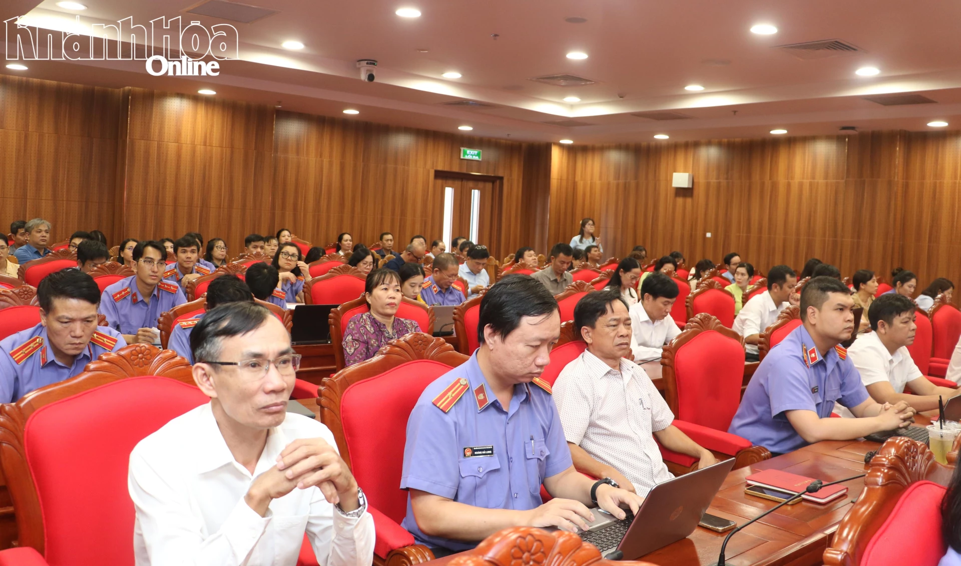 Các đại biểu tham dự hội nghị.