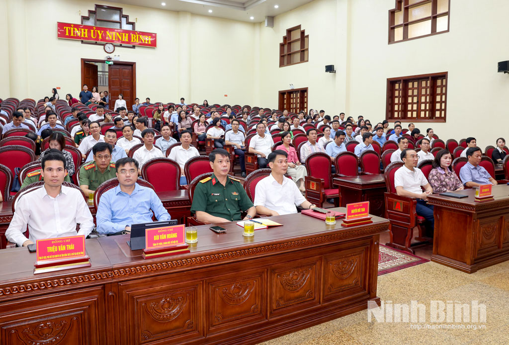 Các đại biểu dự hội nghị.