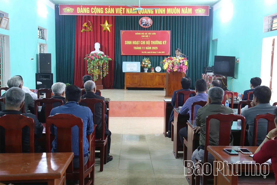 Phó Bí thư Tỉnh ủy Nguyễn Mạnh Sơn dự sinh hoạt Chi bộ khu 1, xã Tây Cốc