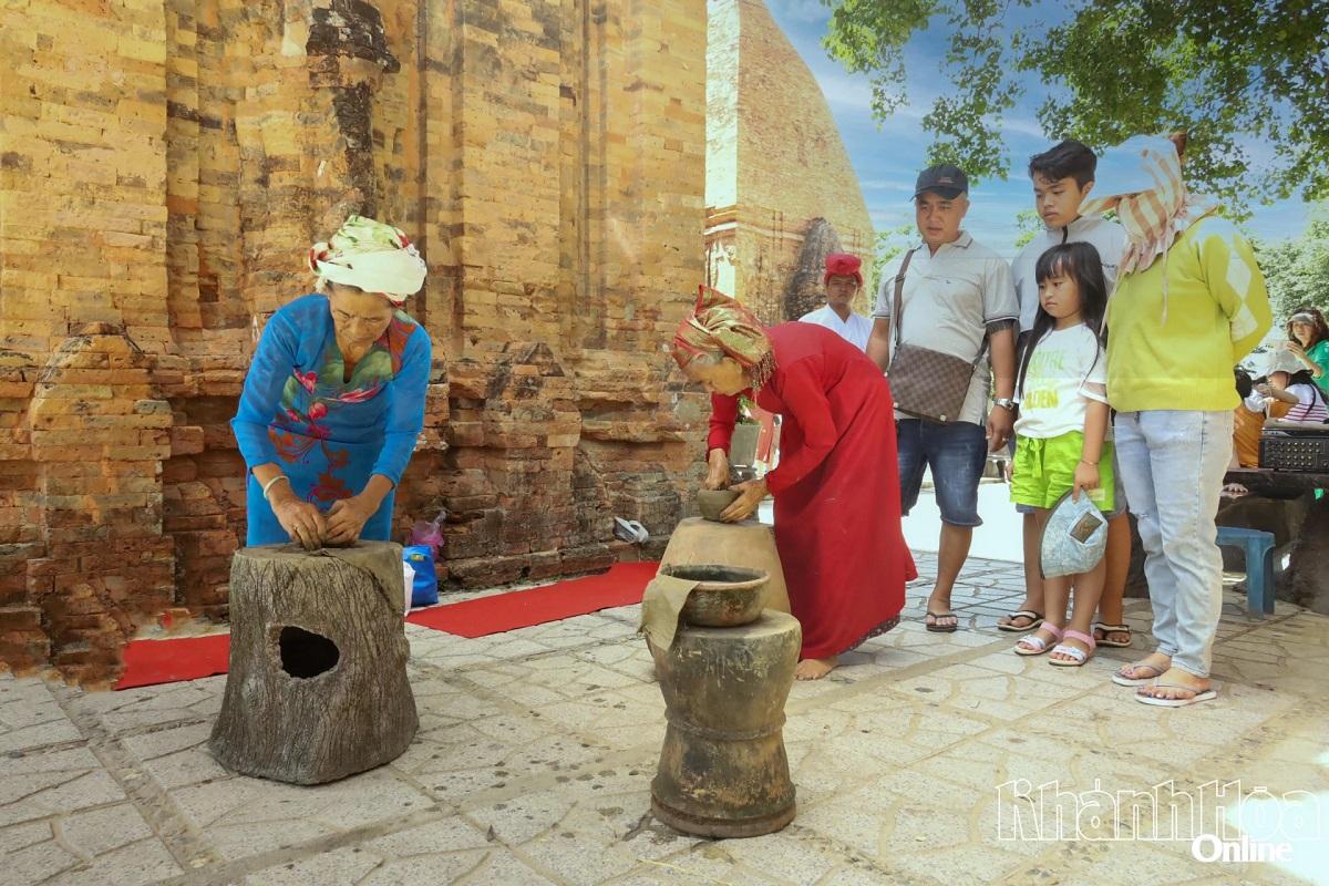 Khánh Hòa: Hơn 205 tỷ đồng thực hiện bảo vệ và phát huy giá trị di sản nghệ thuật làm gốm của người Chăm - Ảnh 1.