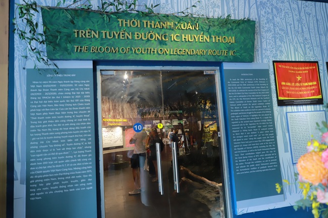 Khai mạc triển l&atilde;m trưng b&agrave;y chuy&ecirc;n đề &ldquo;Thời thanh xu&acirc;n tr&ecirc;n tuyến đường 1C huyền thoại&rdquo; - Ảnh 5.