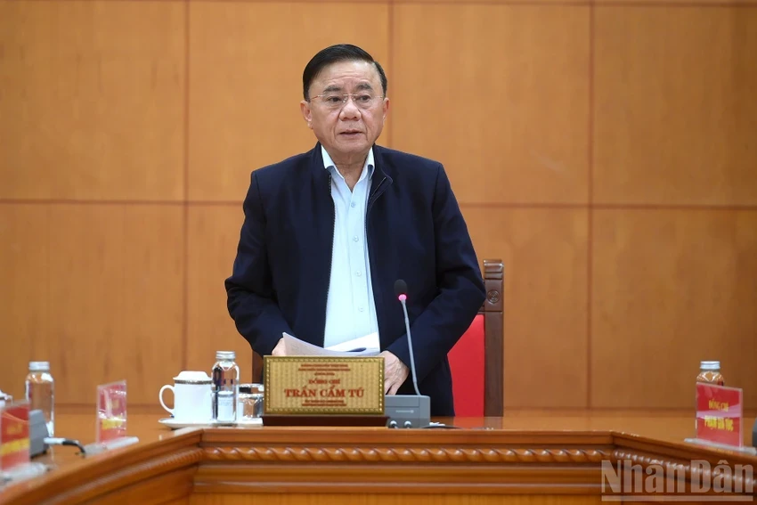 Bộ Ch&iacute;nh trị y&ecirc;u cầu sớm tham mưu thay thế Quy định 213 về đảng vi&ecirc;n nơi cư tr&uacute;